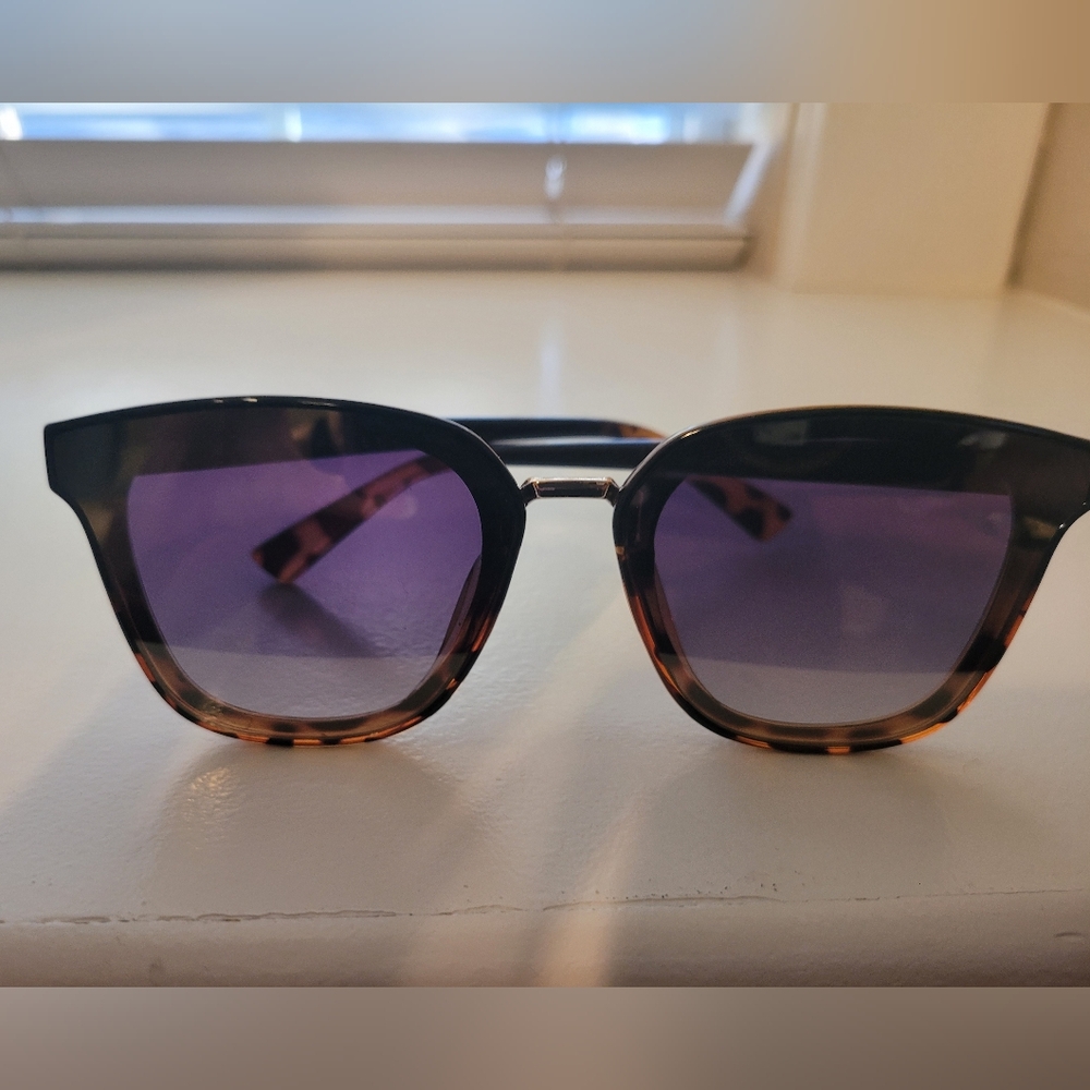 Circus By Edelman Tortoise Shell Sunglasses Flat Lenses